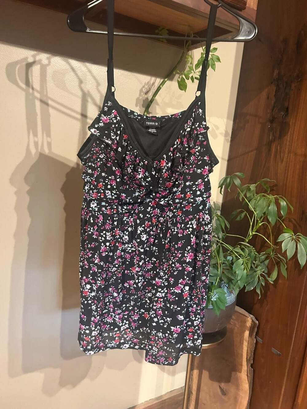 Torrid Floral Cami Top Size 0X Black Ruched Ruffle